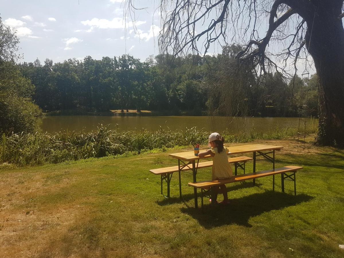 camping de la chagnée Saint-Aubin-le-Cloud Extérieur photo